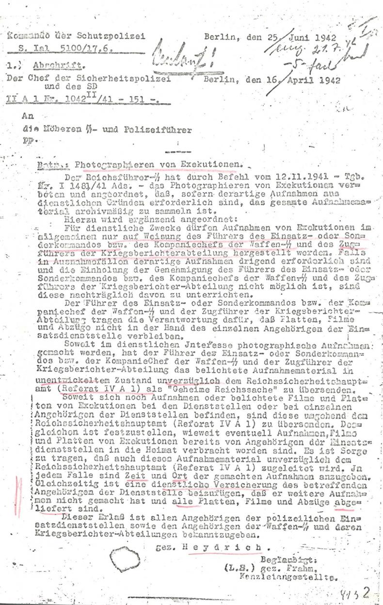 A copy of Heydrich's decree of April 16, 1942, relayed by the Kommando der Schutzpolizei to its own distribution list on June 25, 1942. IfZ Munich archive, Fb 101/32.