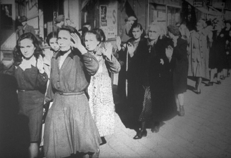 35 mm PK footage of Jews being deported from Budapest, October 1944. Shot by PK cameraman Stanislaus Proszowski, the material was never used in any wartime newsreel. Bundesarchiv, Judendeportation in Budapest, B 48308, 35 mm.